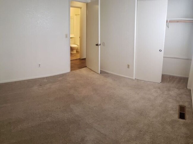 Building Photo - Sparks 3 bed 2 bath 2 car garage home located near The Marina For Rent