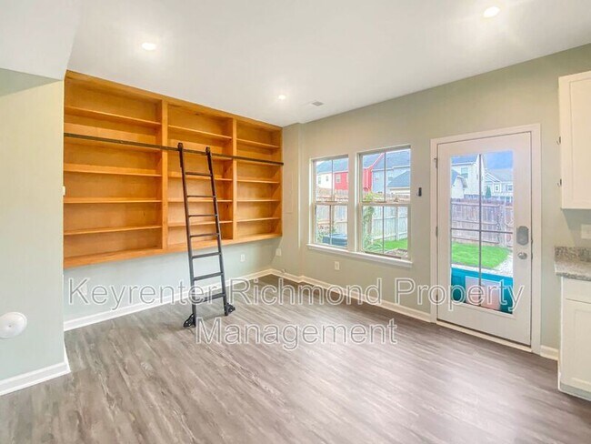 Building Photo - 16512 Thornapple Aly