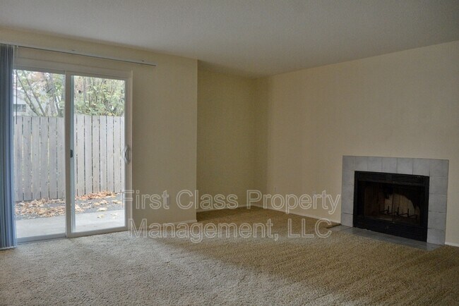 Building Photo - 12360 SW Sussex St