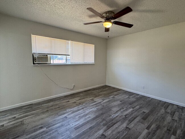 Building Photo - 309 Cordova Ln
