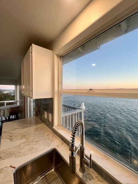 Building Photo - 975 CA-1