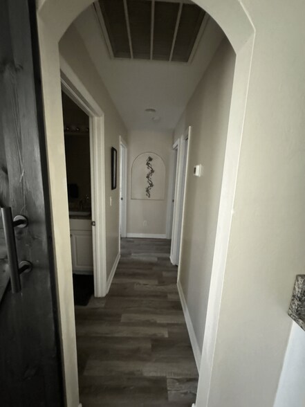 Building Photo - 2173 Grandview Dr