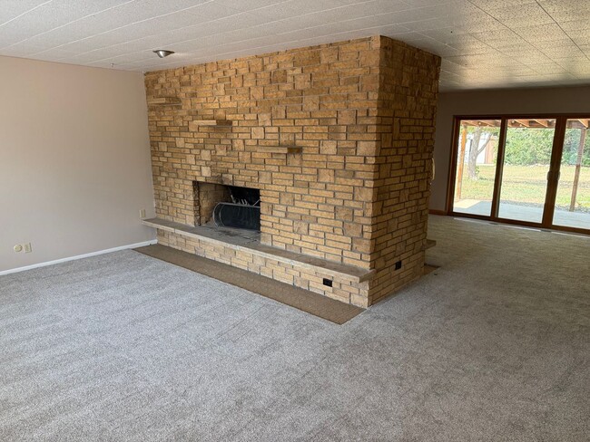 Building Photo - Spacious 2-Bed Home Packed With Comfort and Upgrades