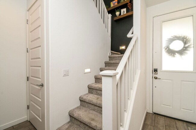 Building Photo - 9922 E Wavelength Ave