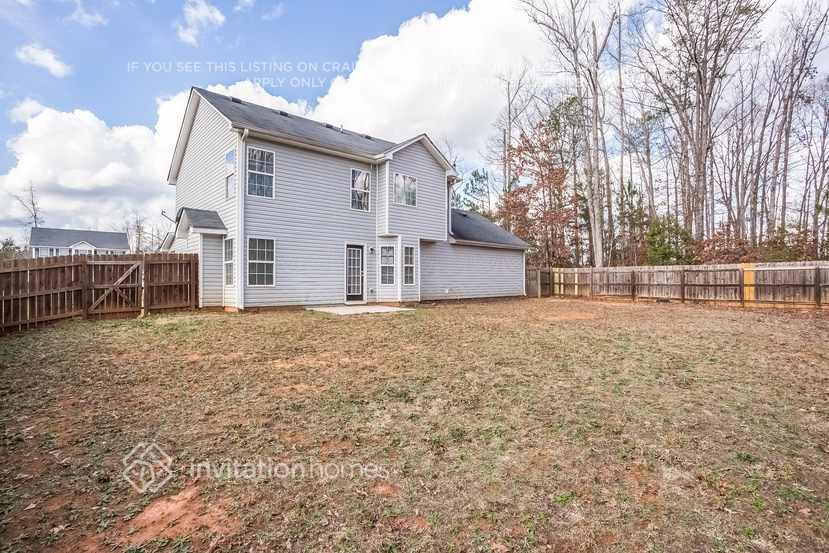 Building Photo - 215 Bramble Bush Trail