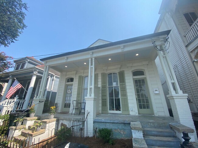 Primary Photo - 5305 Magazine St