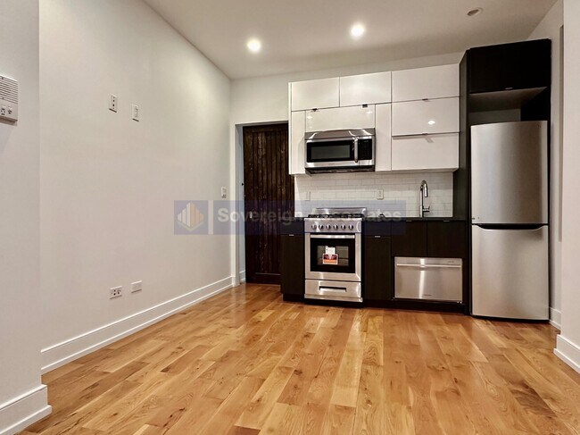 Primary Photo - 95 East 7th Street