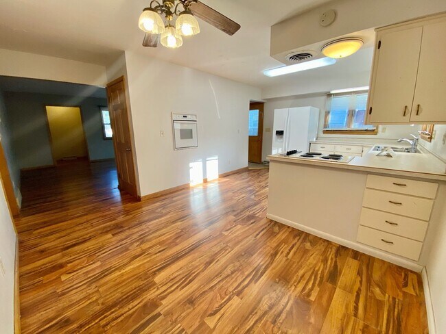 Building Photo - 1418