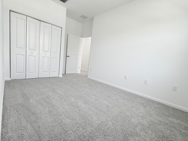 Building Photo - 4394 Longwood Lake Sq