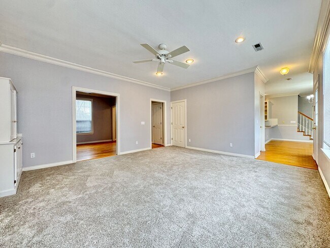 Building Photo - East Fayetteville 7 bedrooms 5 baths, VANDERGRIFF DIST - beautiful spread