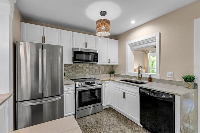 Building Photo - 510 N Osprey Ave