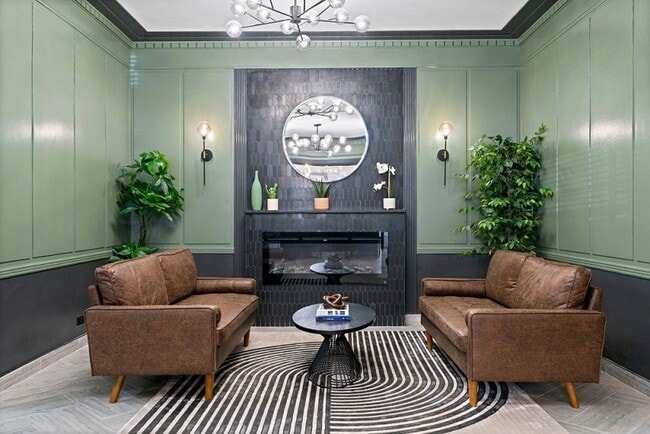 Primary Photo - 6230 N Kenmore Ave