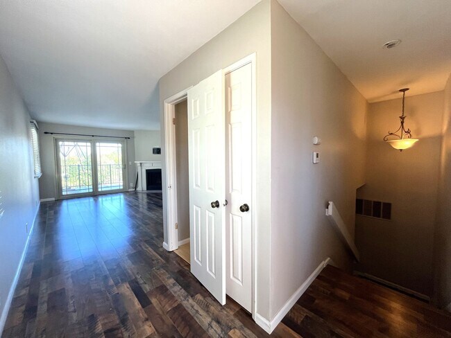 Building Photo - 3070 Corte Trabuco