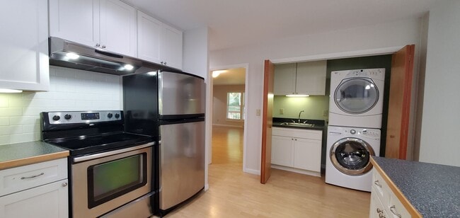 Building Photo - 4 Bedroom Parsonage Property 1 Mile to Fra...