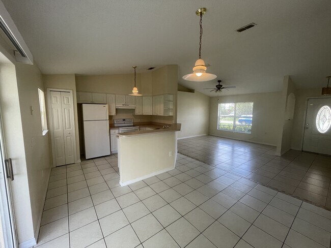 Building Photo - 3049 Mandeville St