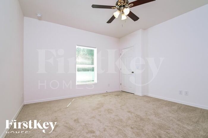 Building Photo - 900 Avenal Ln