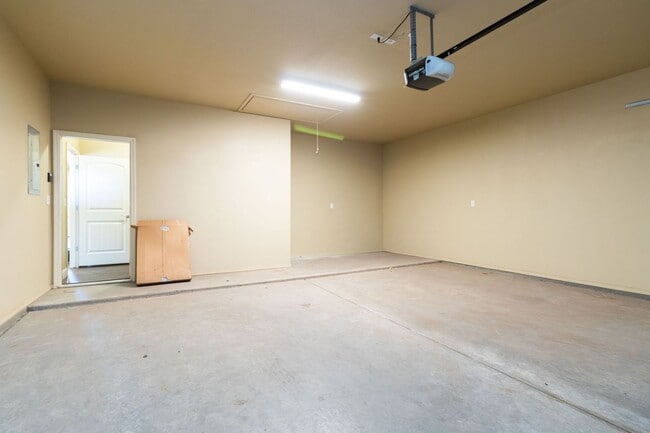 Building Photo - 9635 Mossberg St