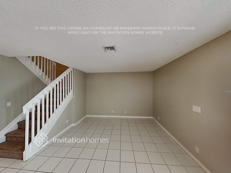 Building Photo - 4728 SW 13th Pl