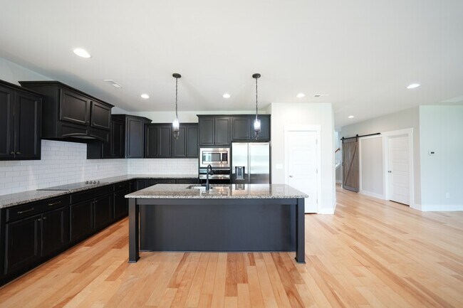 Building Photo - 444 Beacon Ridge Blvd