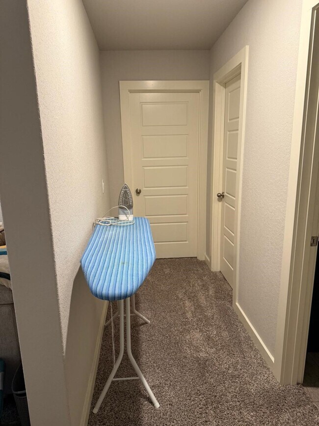 Building Photo - 740 Ft Leonard