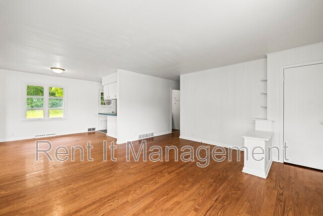 Building Photo - 3501 Redick Ave