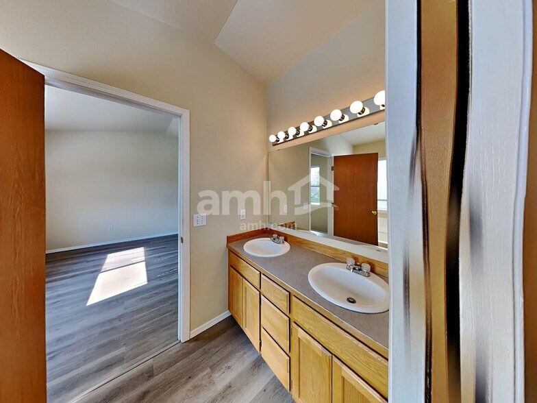 Building Photo - 19610 15th Avenue Ct E