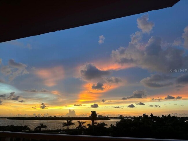 Building Photo - 7430 Sunshine Skyway Ln S