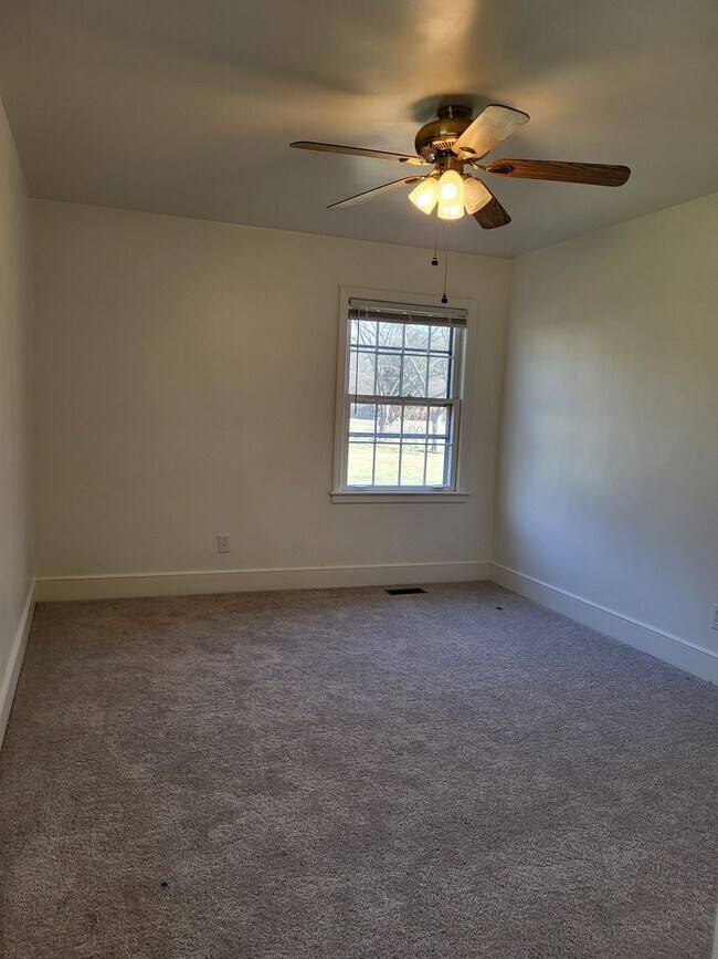 Building Photo - 3 bedroom in Coulwood