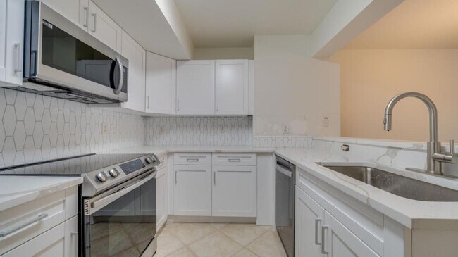 Building Photo - 4127 Residence Drive
