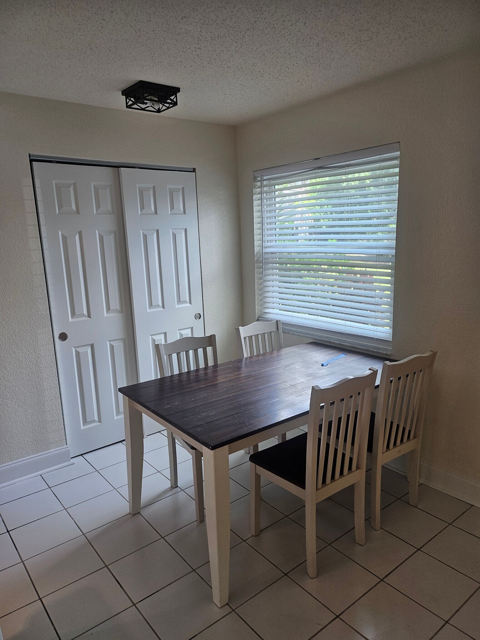 Dining - 387 S McMullen Booth Rd