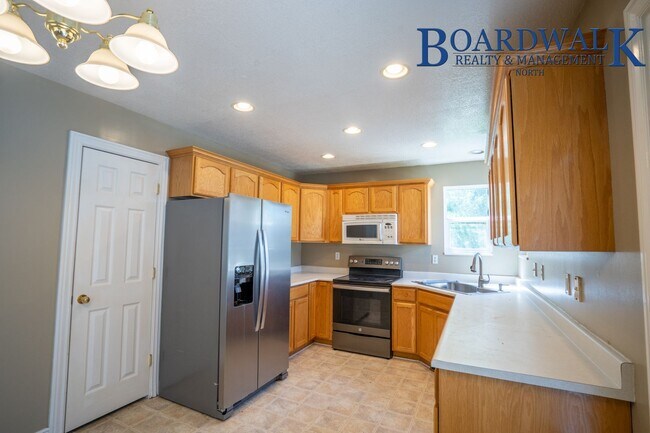 Building Photo - 4 Bed Home in Quiet S. Weber Neighborhood Near Park