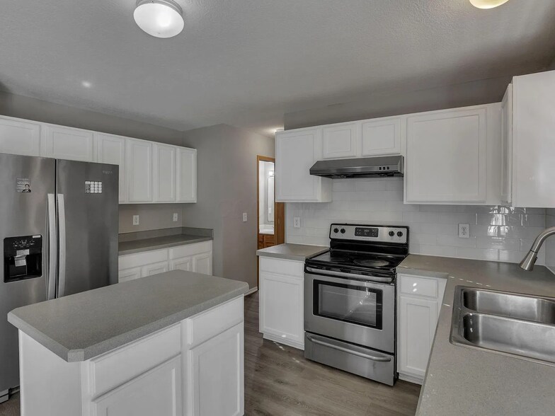 Building Photo - 7015 Onyxbluff Ln