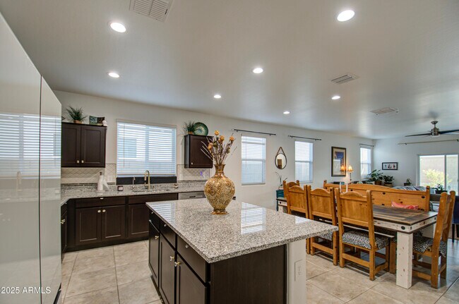 Building Photo - 5267 E Diatomite Dr
