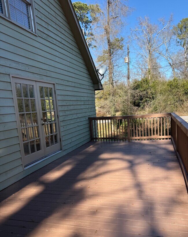 Building Photo - 1211 Forest Ln