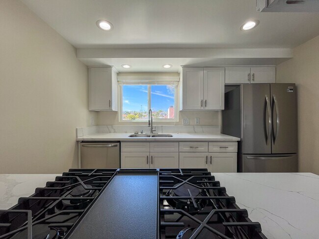 Interior Photo - 311 W Palm Ave