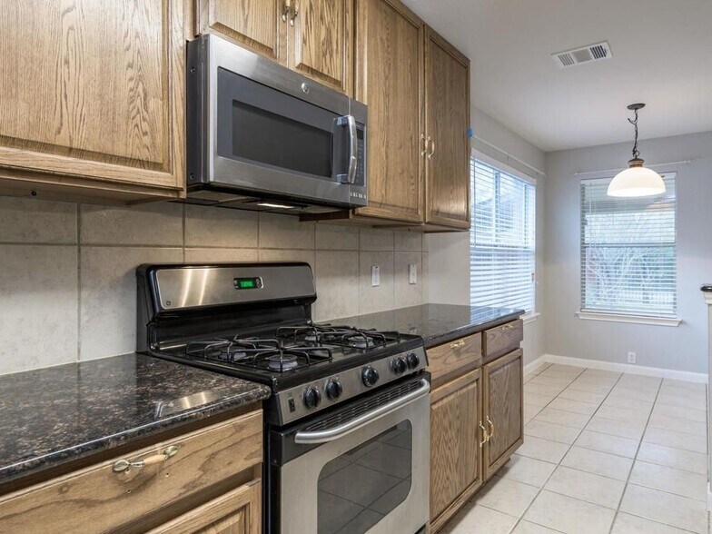 Building Photo - 2316 Paradise Ridge Dr
