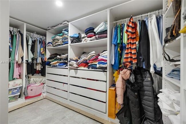 Building Photo - 20375 NE 22nd Pl