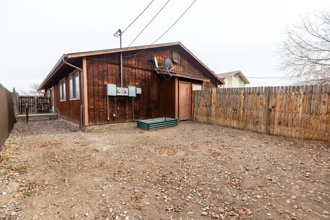 Building Photo - 239 S Elm St