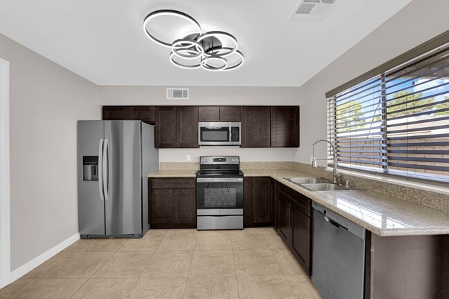 Building Photo - Charming 3 Bedroom ,2 bathroom in Paradise...