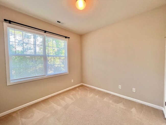 Building Photo - Excellent 4BD, 3.5BA Apex Townhome Near Do...