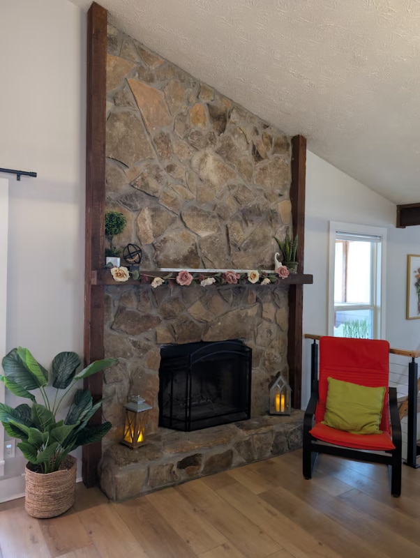 Building Photo - 10095 Lake Forest Way