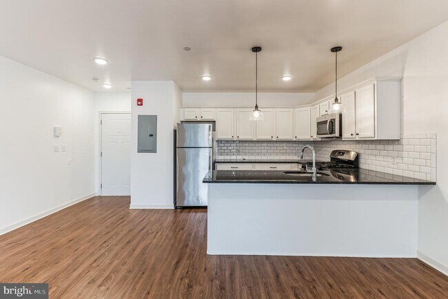 Building Photo - 6157 Ridge Ave