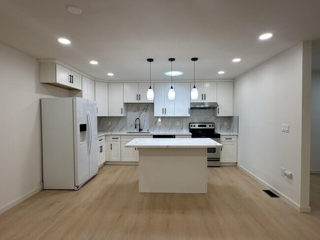 Building Photo - 22556 Silver Oak Way