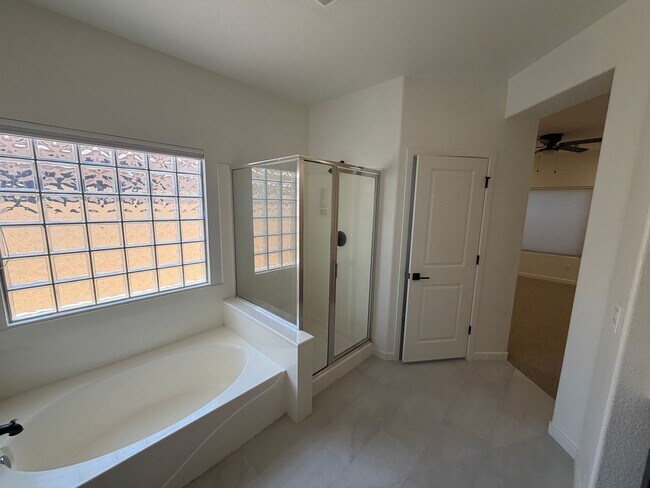 Building Photo - Beautifully Remodeled North Peoria Home 3 Bedroom 2 Bath Plus Office