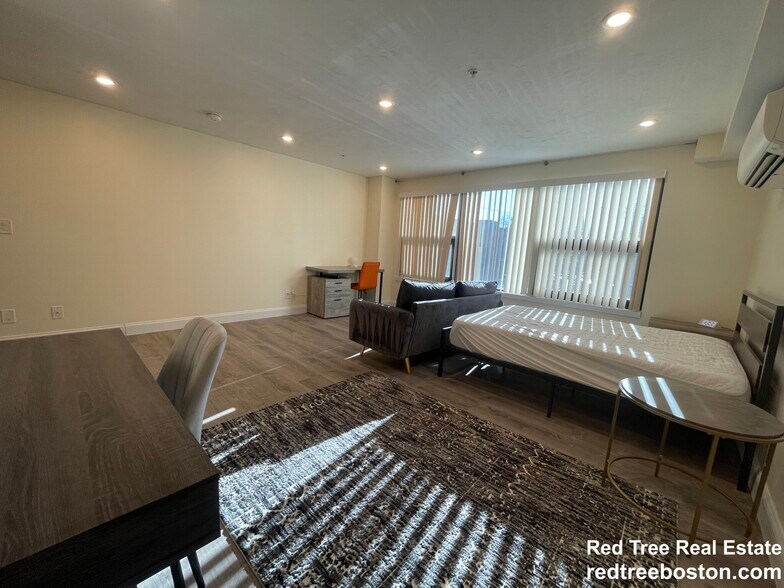 Building Photo - 1026 Commonwealth Ave