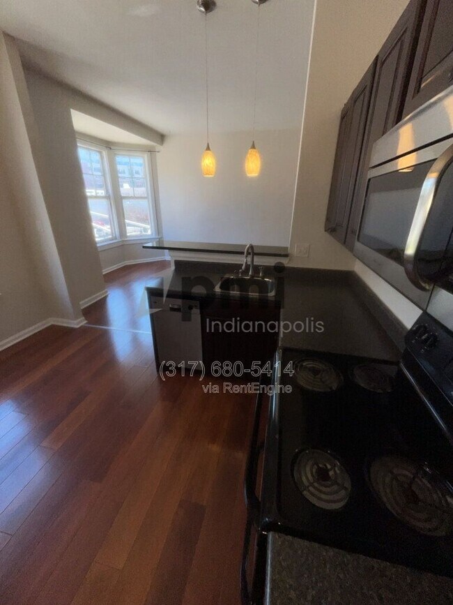 Building Photo - 402 N Delaware St