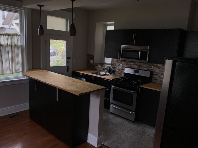 Building Photo - Available June 2026 - Gorgeous Mt. Washington Home w/ Lots of Charm!