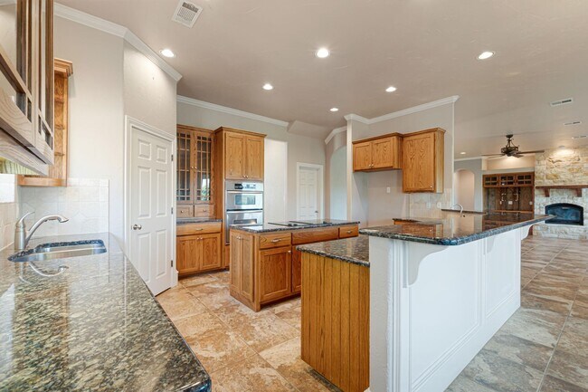 Building Photo - 101 Up There