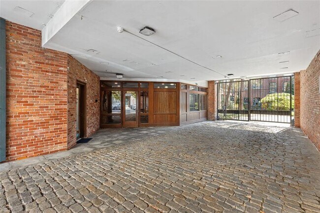 Building Photo - 555 S Water St