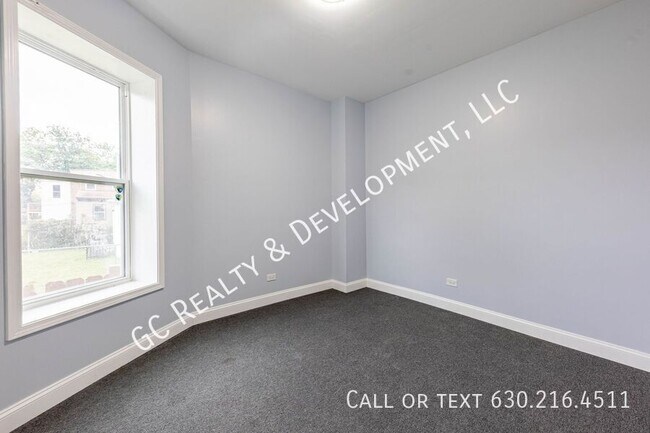 Building Photo - 6433 S Vernon Ave